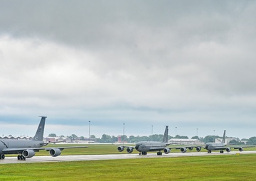 KC-135s head out for the summer