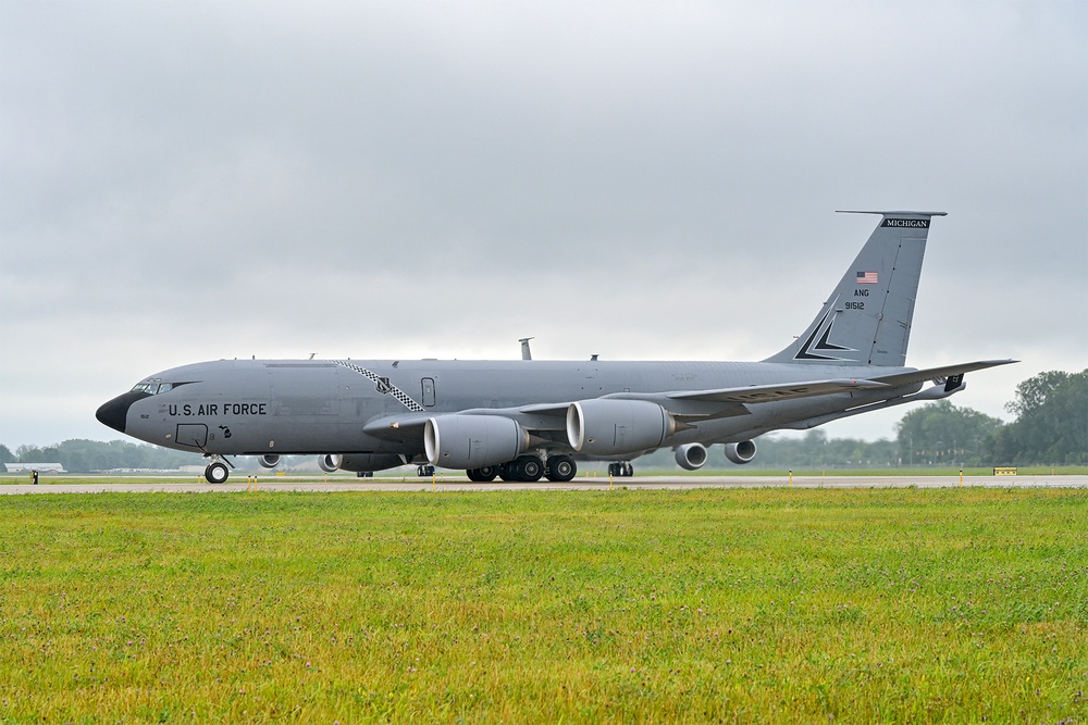 KC-135s head out for the summer