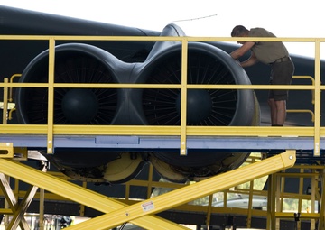 Making a Stand: 307th Bomb Wing maintainer designs solution for 30-year-old problem