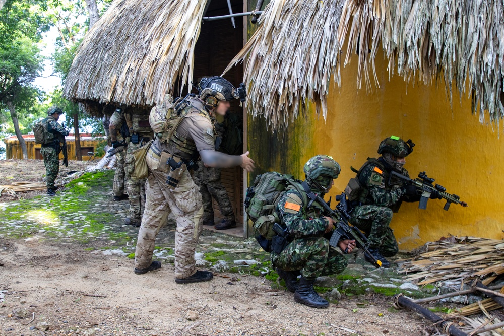 US and Colombia train together in exercise Fused Response 24