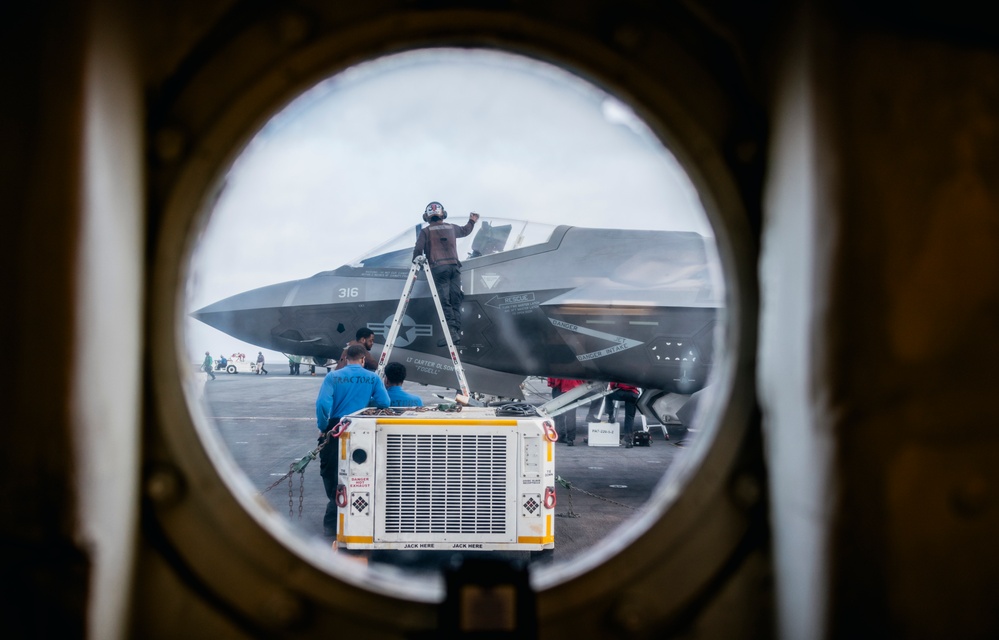 George Washington Conducts Flight Deck Operations