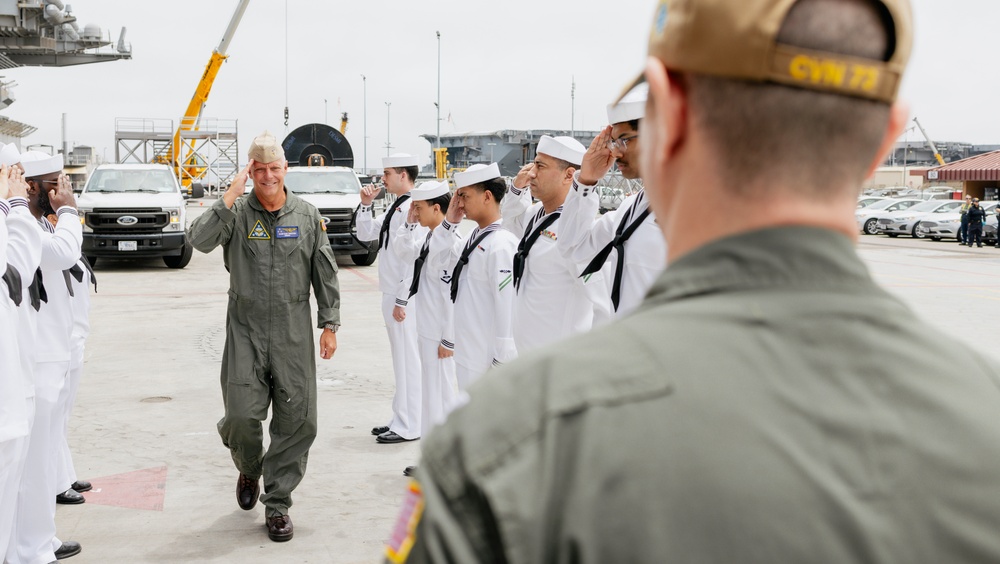 Commander Naval Air Forces visits George Washington