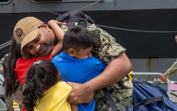 Sailors reunite with families after arriving in San Diego