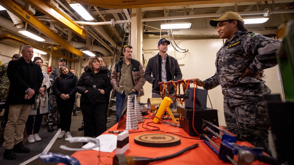 Emory S. Land Hosts Tour in Sydney