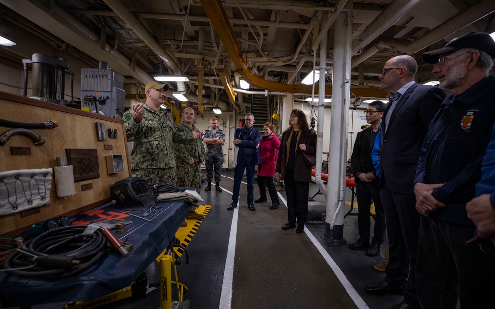 Emory S. Land Hosts Tour in Sydney