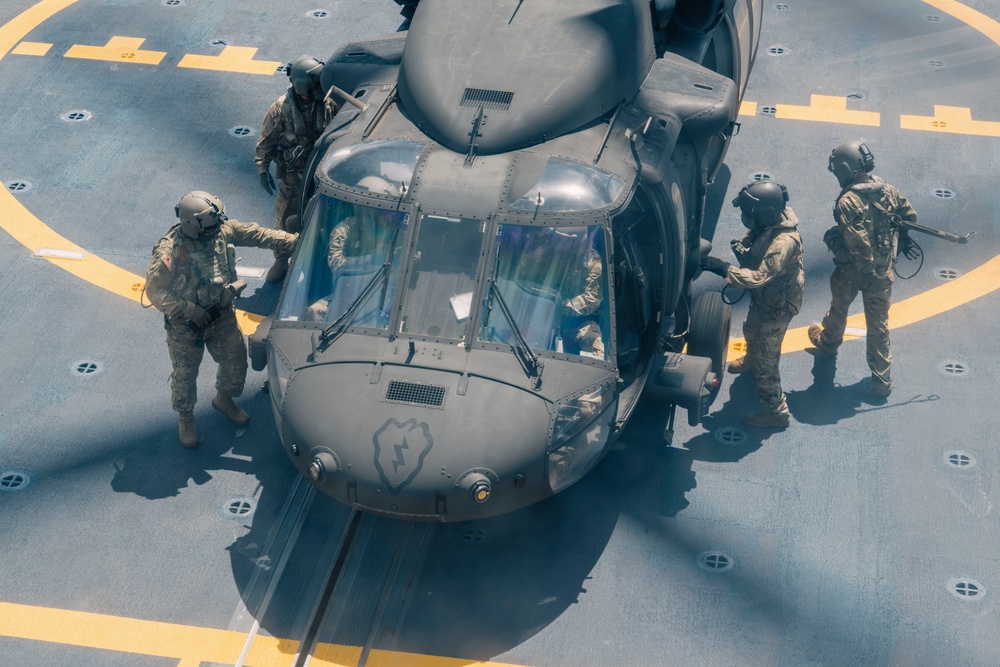 25th Combat Aviation Brigade UH-60 Black Hawk crew switch pilots on the flight deck of HMCS Max Bernays