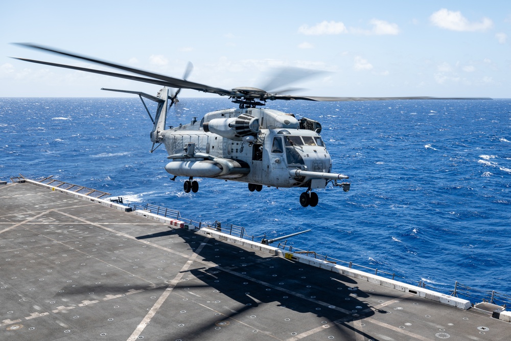 CH-53E Super Stallion lands on USS Somerset during RIMPAC 2024