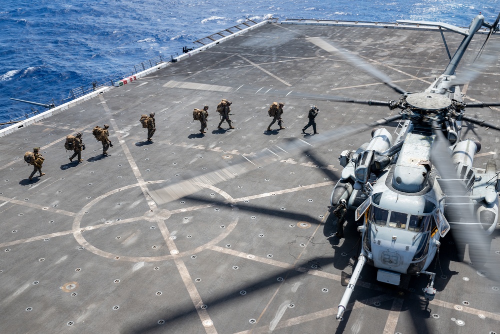 VMM-165 (Rein.) Transports 15th MEU