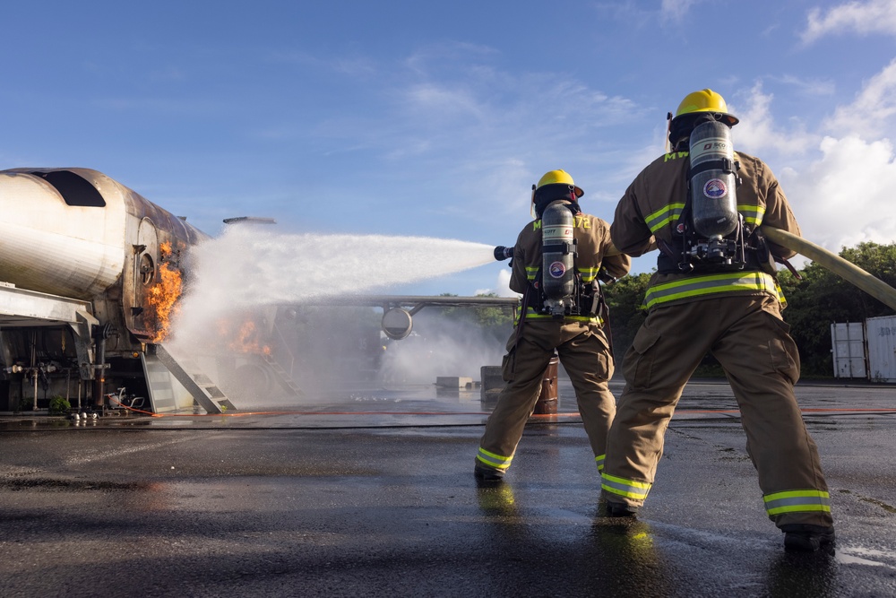 U.S. Marines, Air Force extinguish simulated aircraft fires