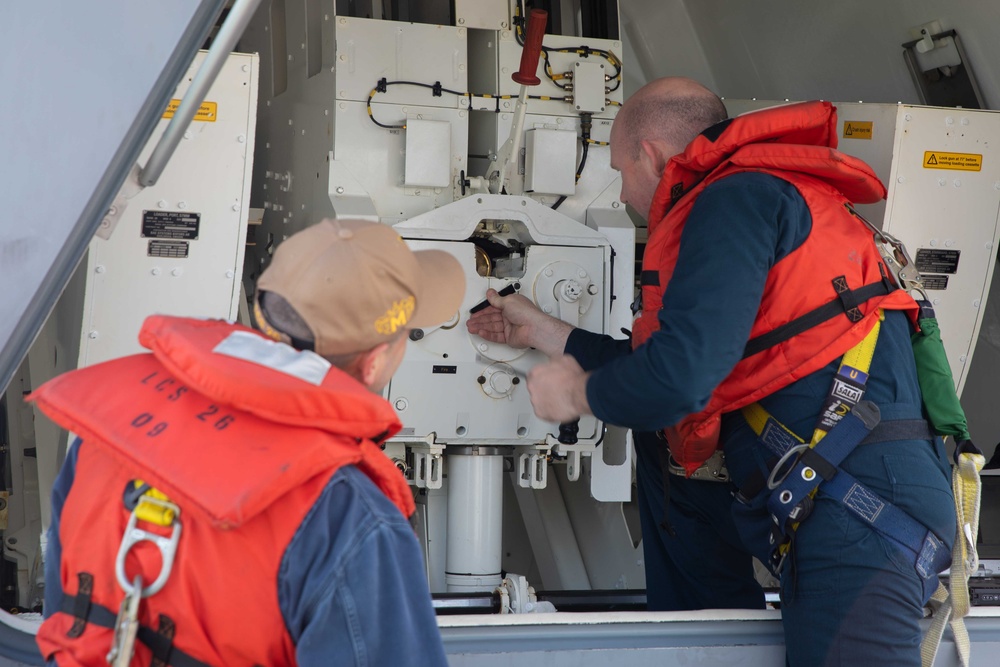 DVIDS - Images - Sailors preform gun maintenance aboard USS Mobile ...