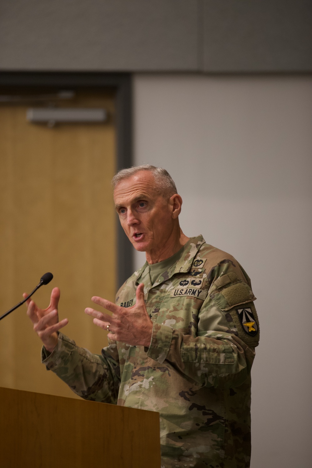 USAMRDC Welcomes New Commanding General, Command Sergeant Major