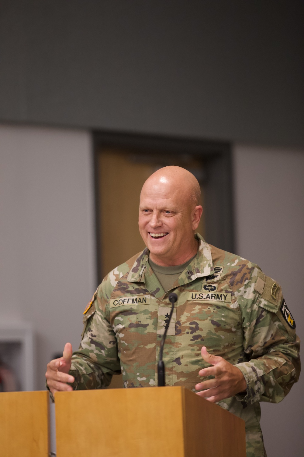 USAMRDC Welcomes New Commanding General, Command Sergeant Major