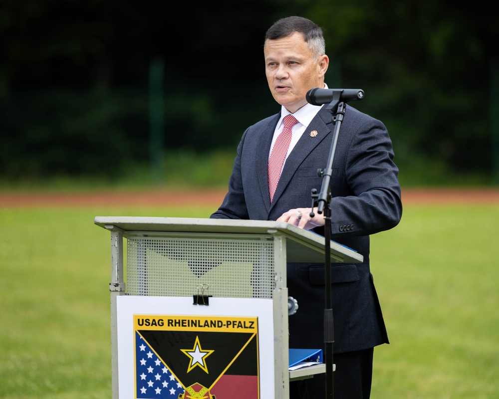 USAG Rheinland-Pfalz welcomes Higgins, bids farewell to Furman at change of command ceremony