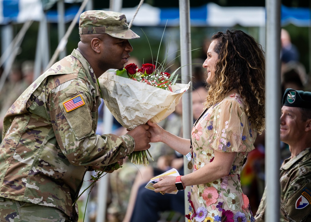 USAG Rheinland-Pfalz welcomes Higgins, bids farewell to Furman at change of command ceremony