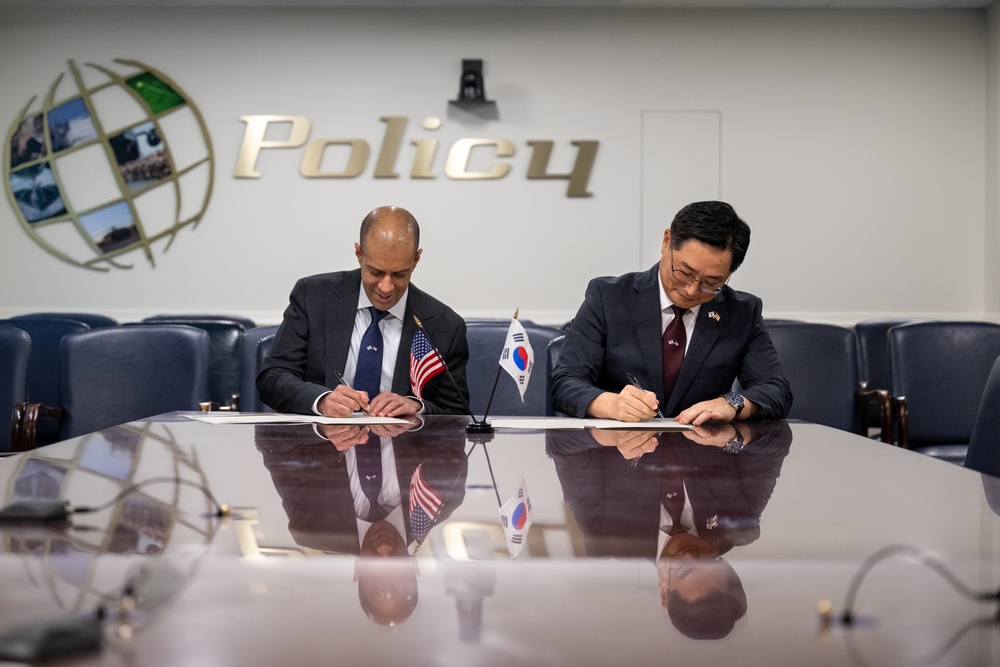 ASD Narang, South Korean Deputy Minister of Defense for Policy conduct signing ceremony