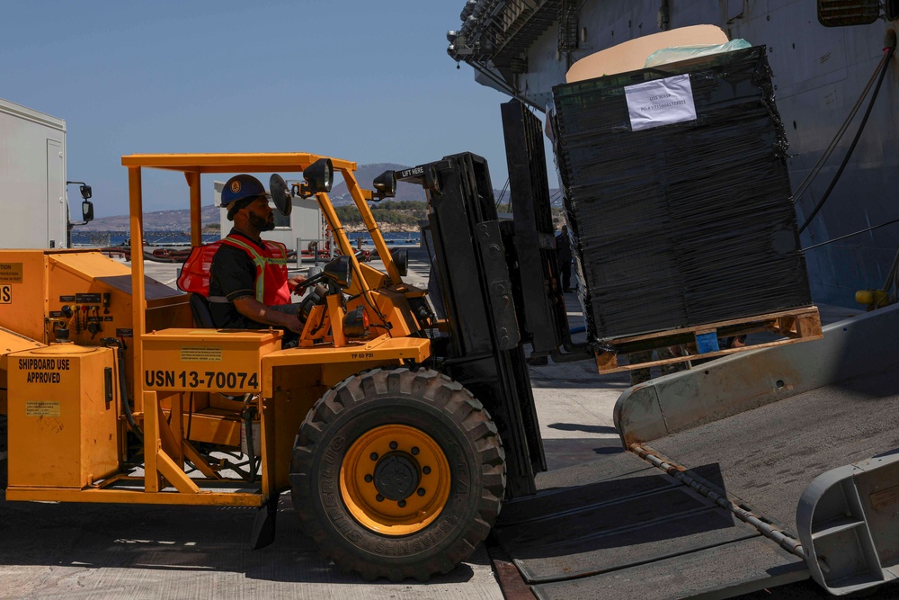 Wasp Arrives in Souda Bay