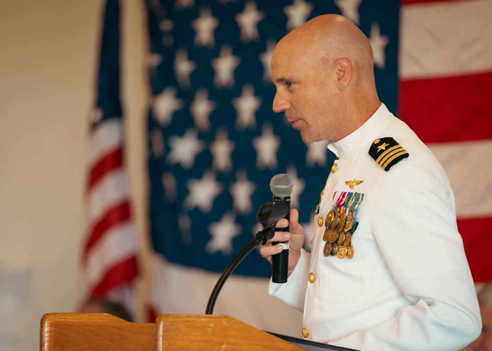 DVIDS - Images - HSM-40 HOLDS CHANGE OF COMMAND CEREMONY [Image 2 of 4]