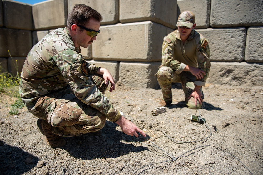 DVIDS - Images - EOD holds explosive proficiency training [Image 13 of 14]