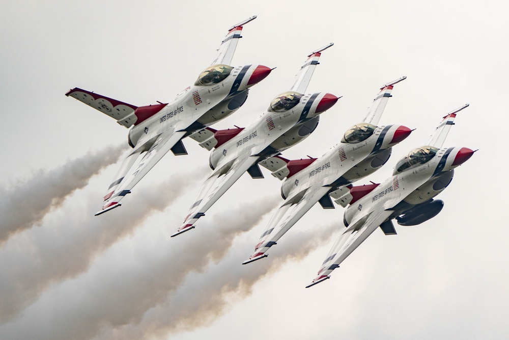 Thunderbirds buzz through Battle Creek