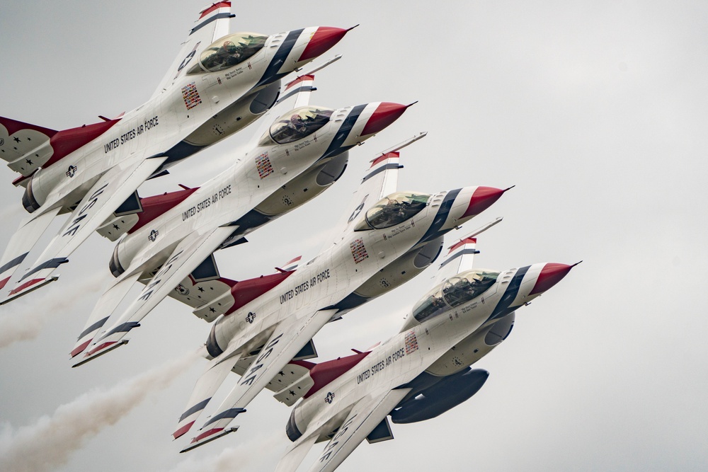 Thunderbirds buzz through Battle Creek