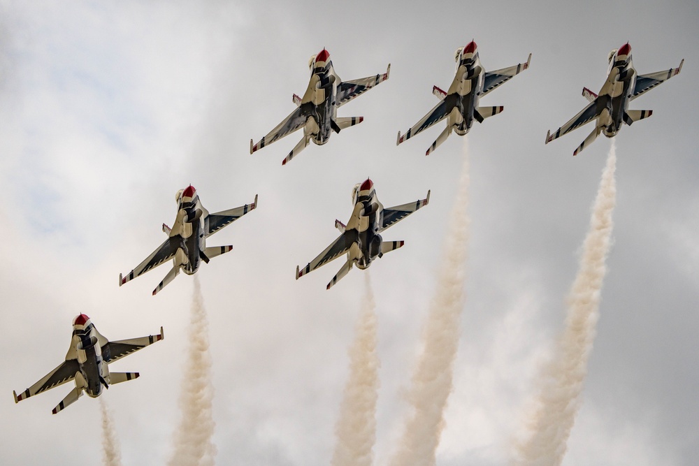 Thunderbirds buzz through Battle Creek