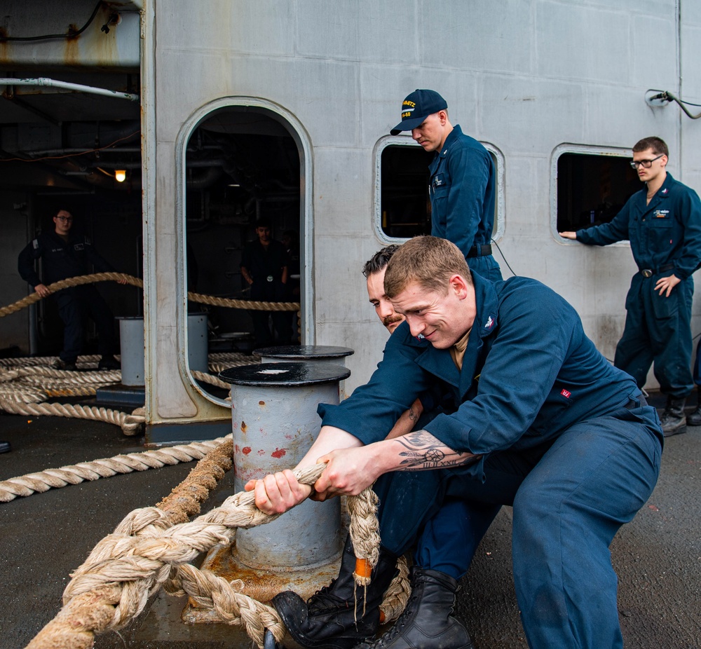 Nimitz Arrives at NASNI