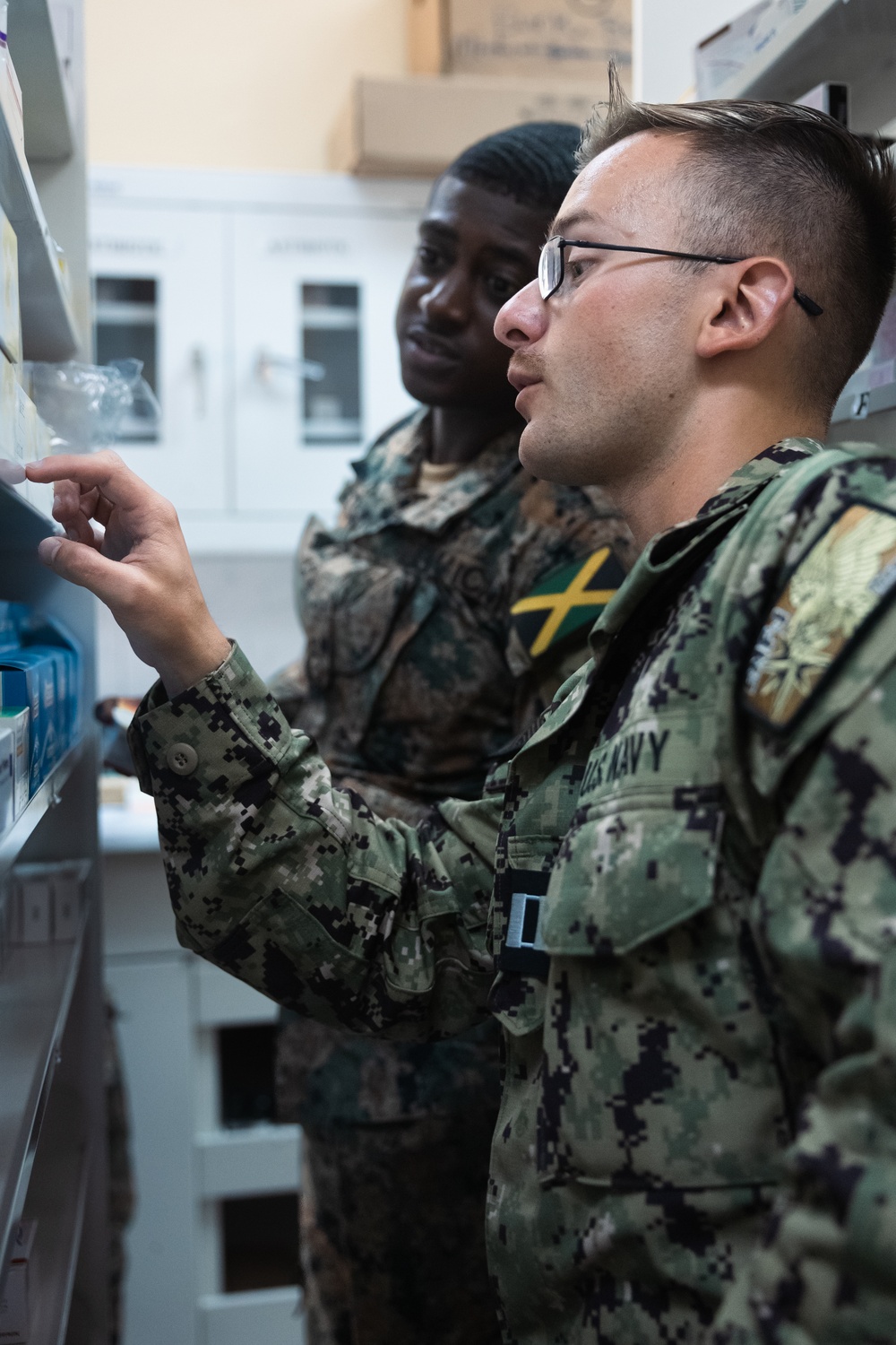 Sailors visit Jamaica Defense Forces Up Park Camp Medical Clinic