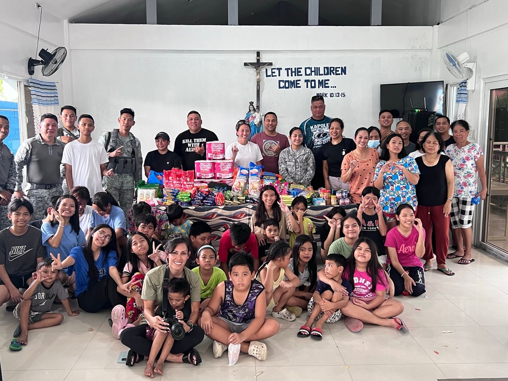 HIANG and PAF Donate to Local Orphanage