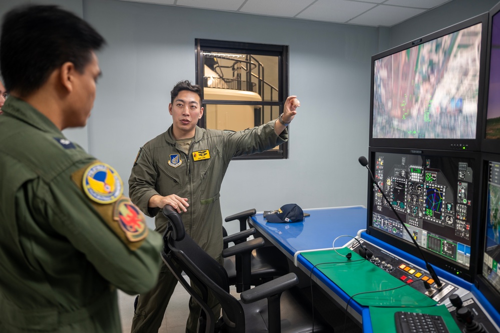 Hawaiian Raptor’s Make Historical First Landing at Basa Air Base