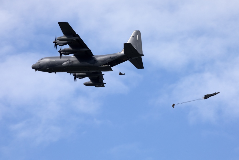 Alaska Air National Guard aviators and Air Force Special Warfare Airmen conduct airborne training