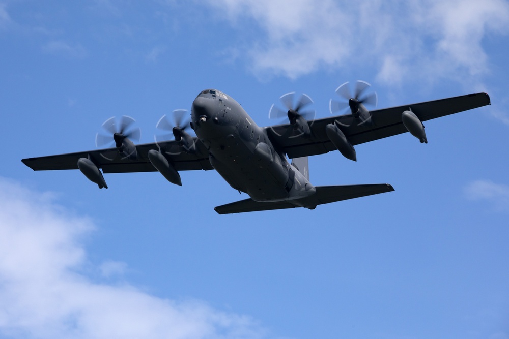 Alaska Air National Guard aviators and Air Force Special Warfare Airmen conduct airborne training