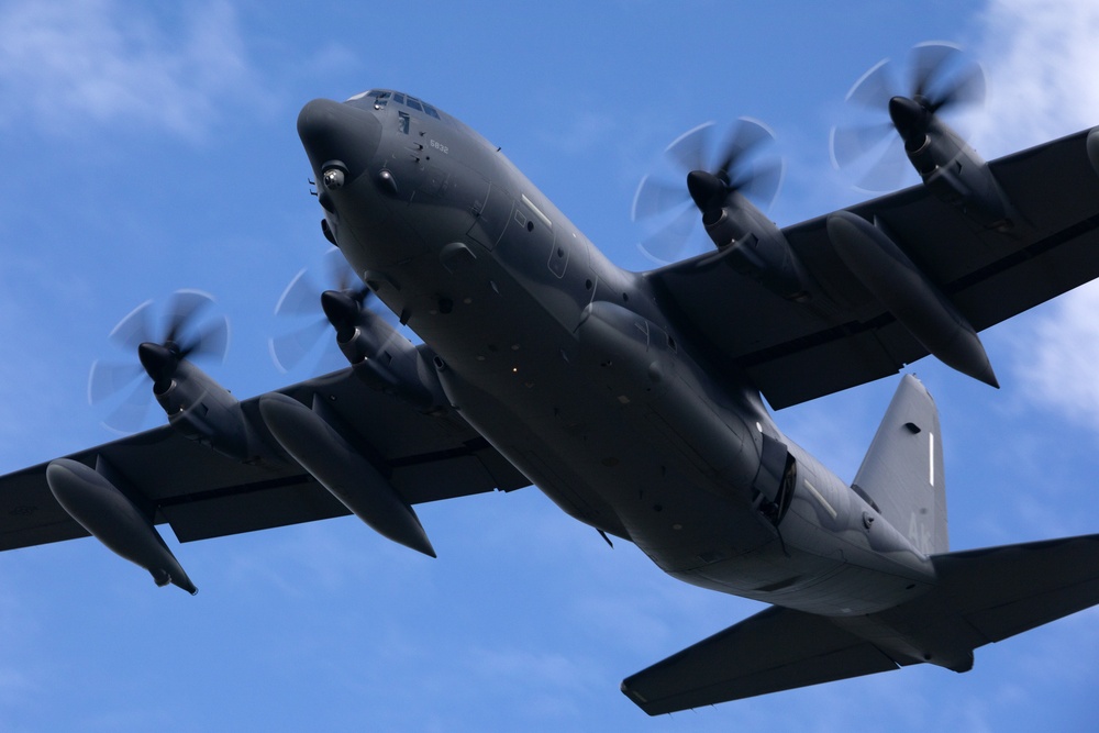 Alaska Air National Guard aviators and Air Force Special Warfare Airmen conduct airborne training