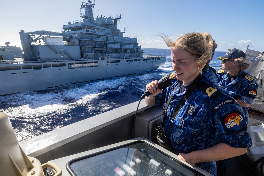 At sea replenishment between Dutch, German ships