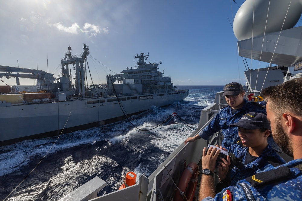 At sea replenishment between Dutch, German ships