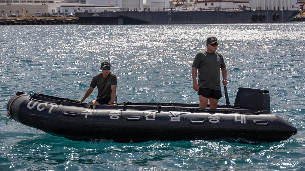 U.S. Coast Guard &amp; ROK Underwater Construction Team conduct combined dive drills during RIMPAC 2024