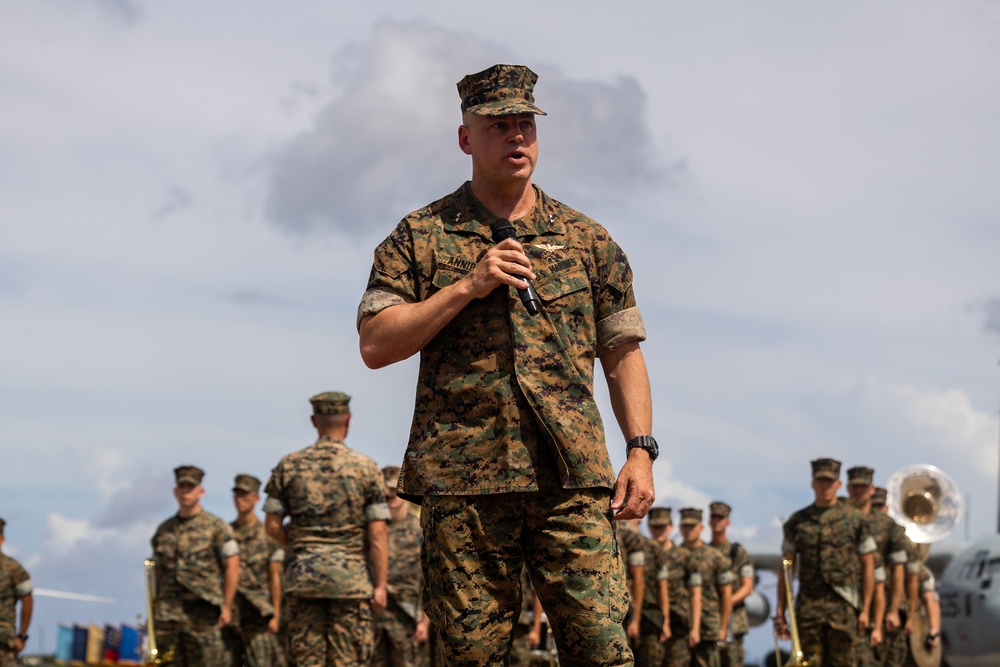 1st Marine Aircraft Wing holds change of command ceremony