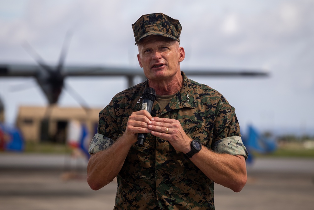 1st Marine Aircraft Wing holds change of command ceremony