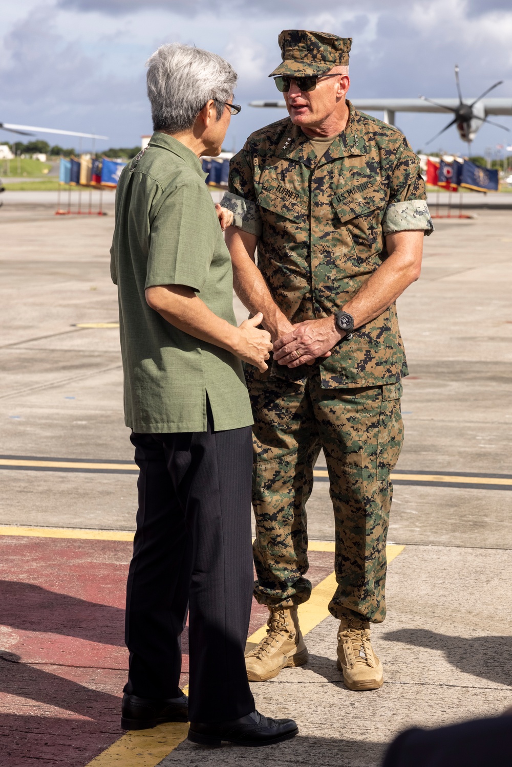 1st Marine Aircraft Wing holds change of command ceremony