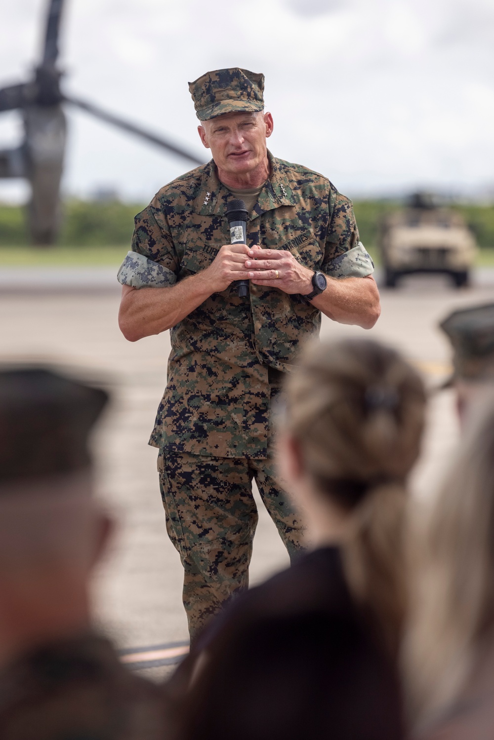 1st Marine Aircraft Wing holds change of command ceremony