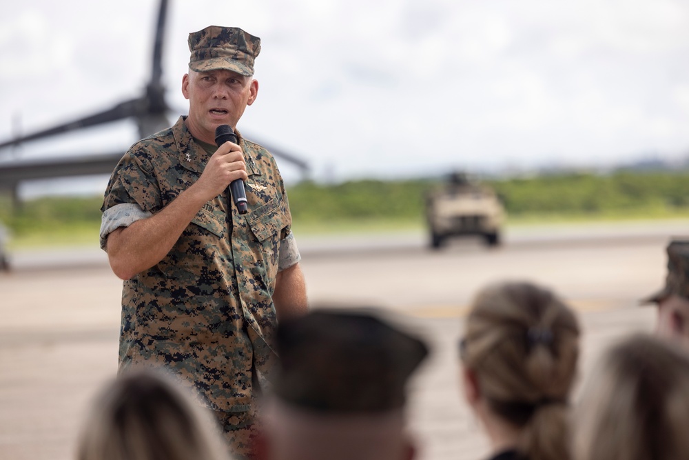 1st Marine Aircraft Wing holds change of command ceremony