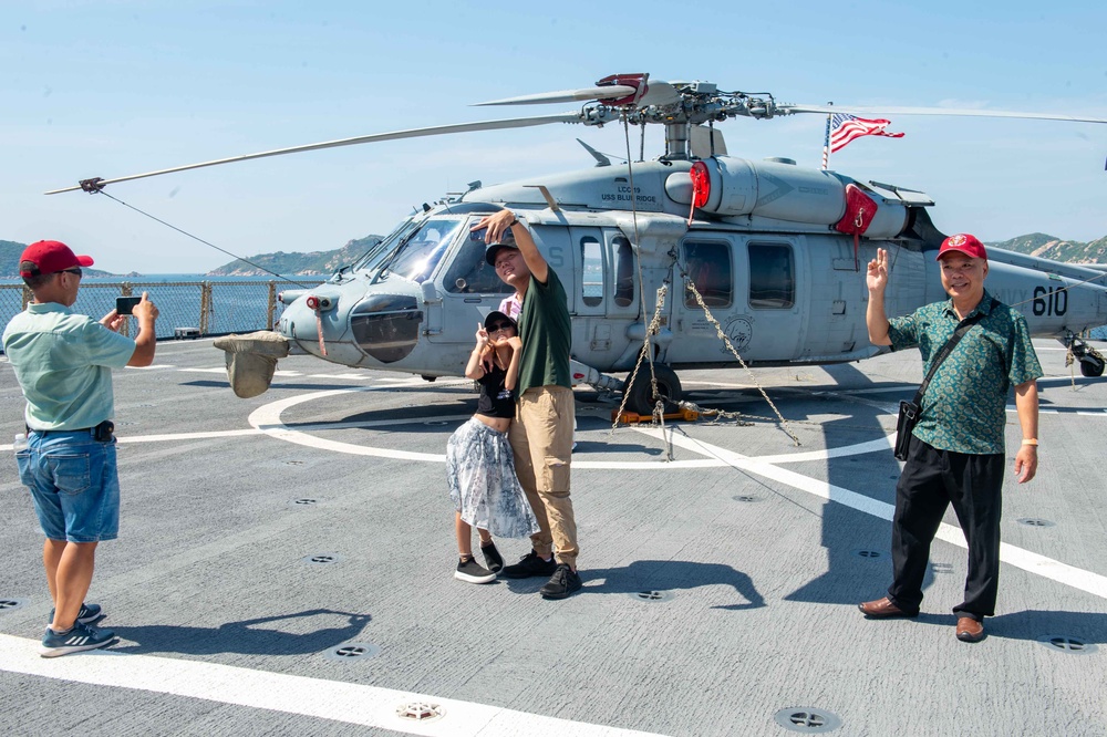 USS BLUE RIDGE HOSTS TOURS IN VIETNAM