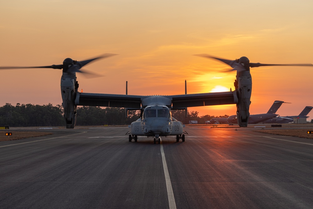MRF-D 24.3: U.S. Marines rehearse tail gunnery from MV-22B Osprey