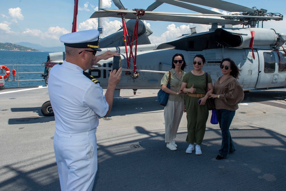 USS BLUE RIDGE HOSTS TOURS IN VIETNAM