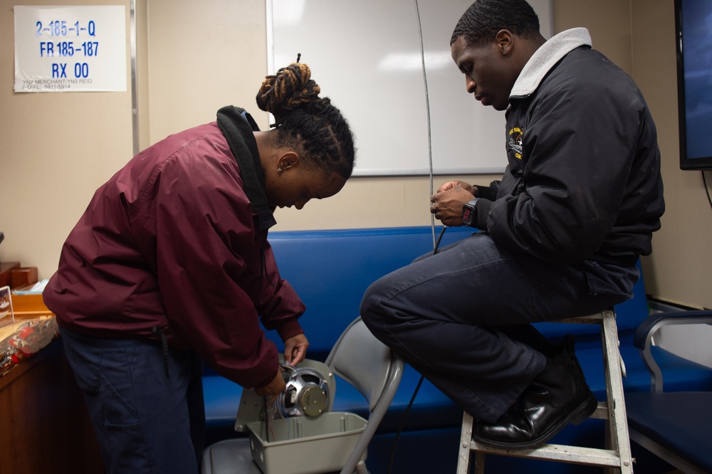 USS Ronald Reagan (CVN 76) Sailors conduct routine maintenance