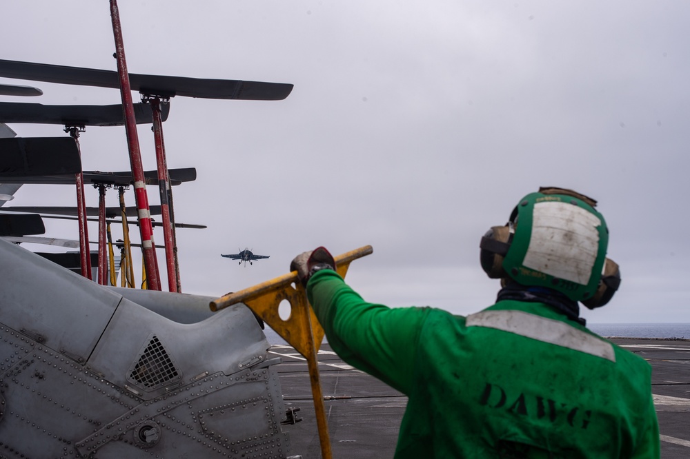 USS Ronald Reagan (CVN 76) conducts flight operations