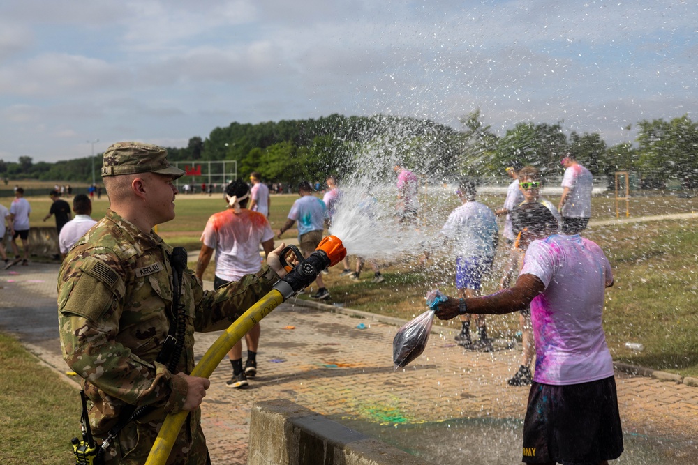 Independence Day Celebrations: Soldiers Embrace the Fun at Mihail Kogalniceanu's vibrant 5K Color Run