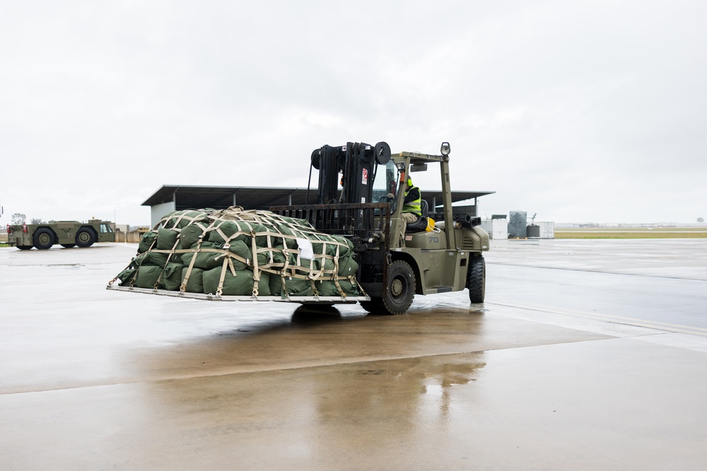 Marines with 1st LAR Bn. arrive to Australia for Rapid Deployment Exercise