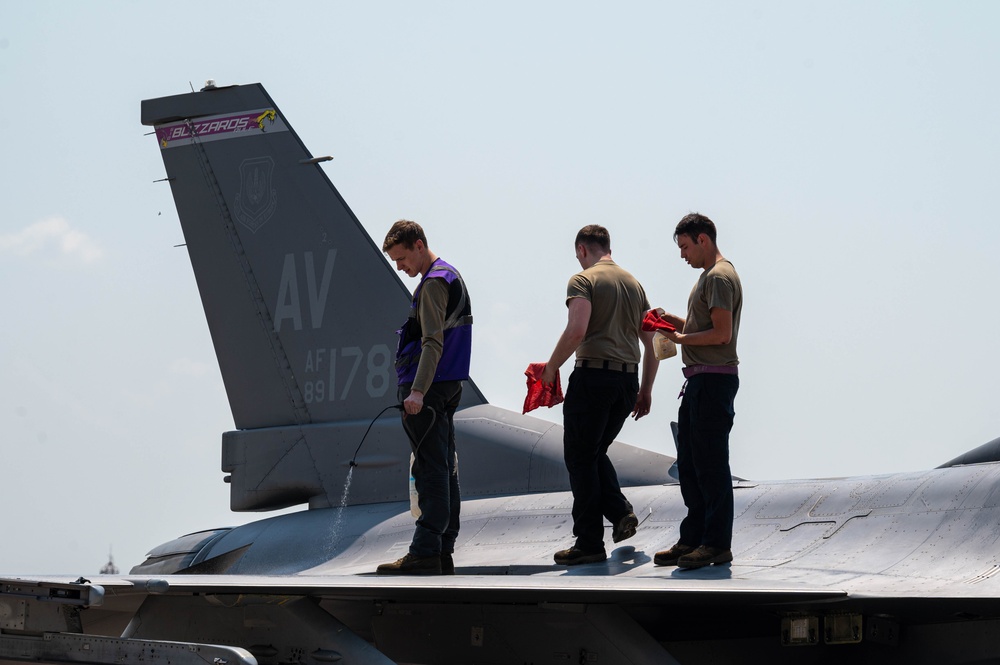 31st FW trains with Italian air force Eurofighters