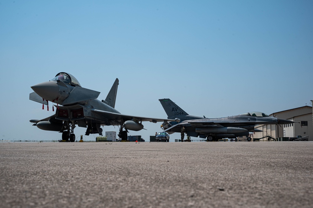 31st FW trains with Italian air force Eurofighters