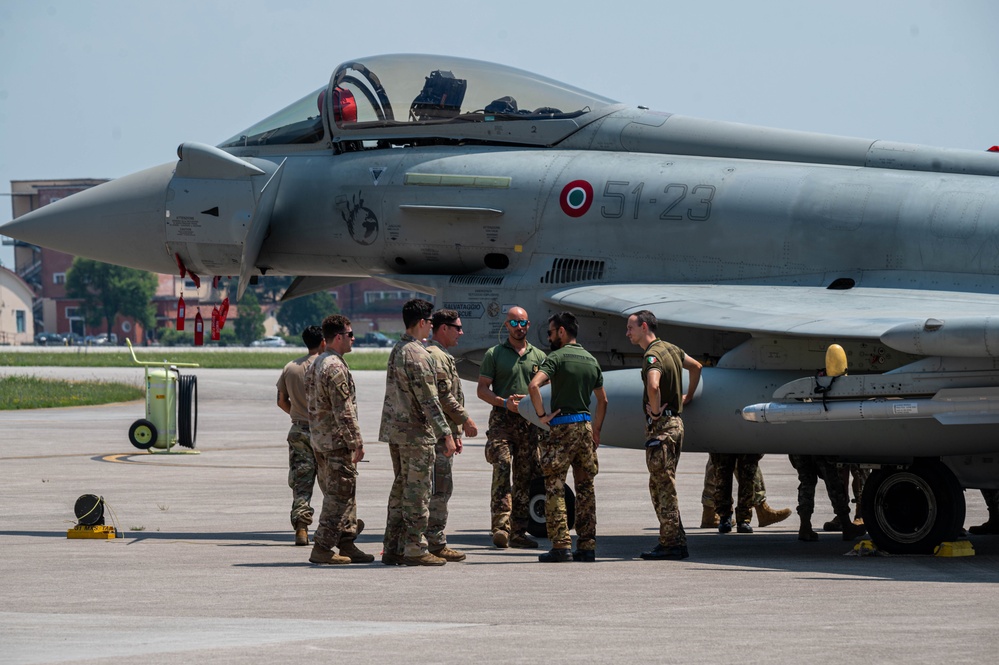 31st FW trains with Italian air force Eurofighters